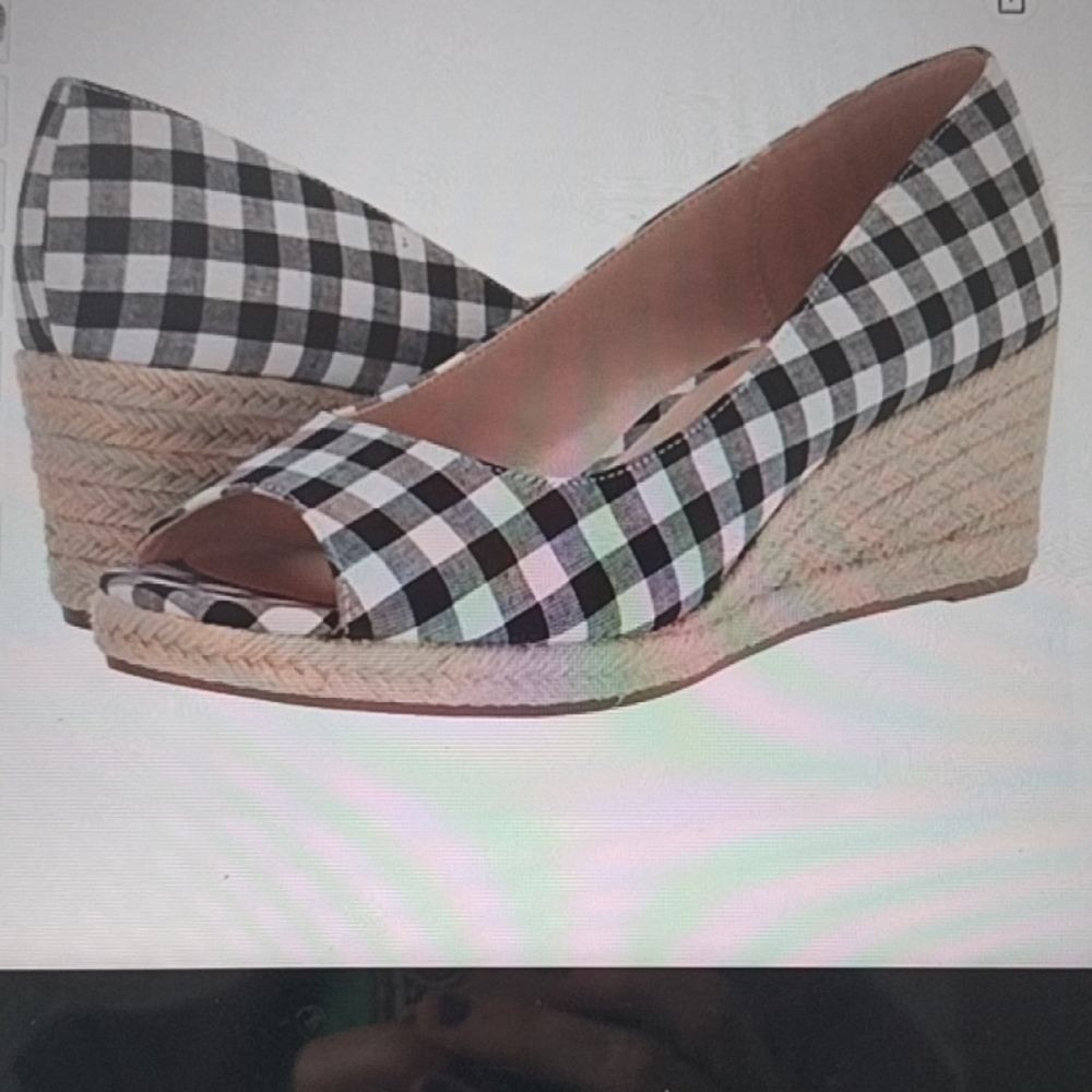 NEW Bandolino Women's Nuri Wedge Sandal.